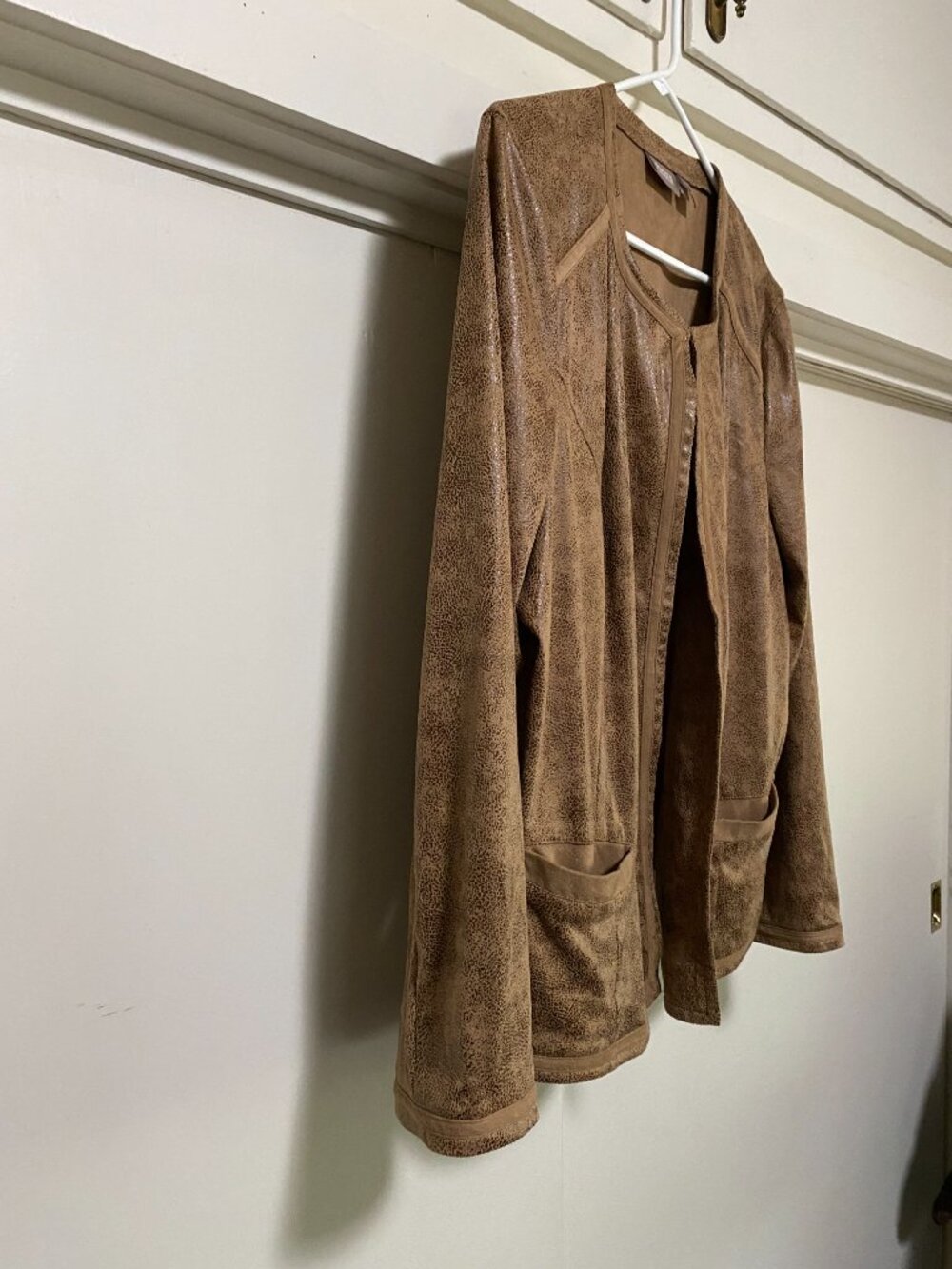 LOOKS SO GREAT!! Chico's distressed faux leather light jacket w/pockets, size XL - Picture 4 of 14